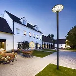 Yard Hotel Predboj