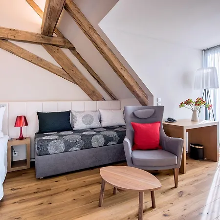 Yard Szálloda Předboj