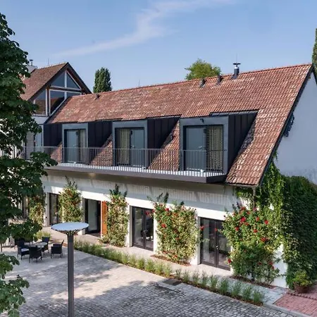 Yard Hotel Predboj